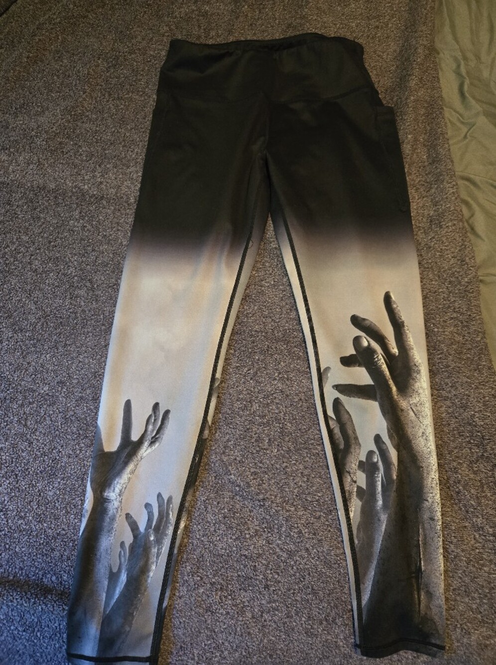 CVG Zombae Print Leggings Size LG